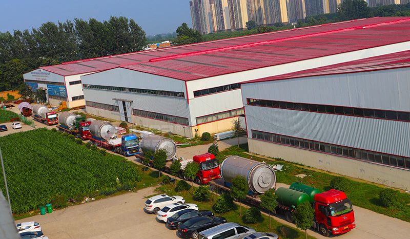 廢輪胎裂解設(shè)備裝車發(fā)貨 廢輪胎裂解設(shè)備裝車發(fā)貨